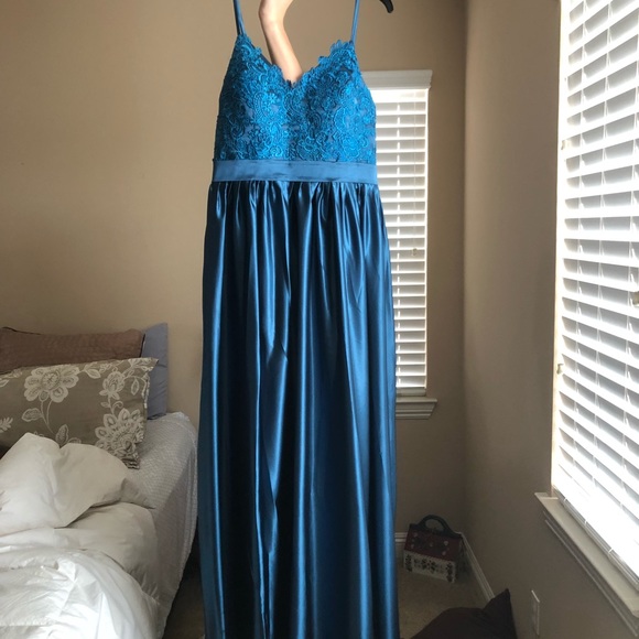 PROM DRESS BRAND NEW NEVER WORN - Picture 1 of 4